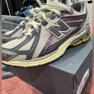 New Balance 1906r Mens 8 Womens 9.5